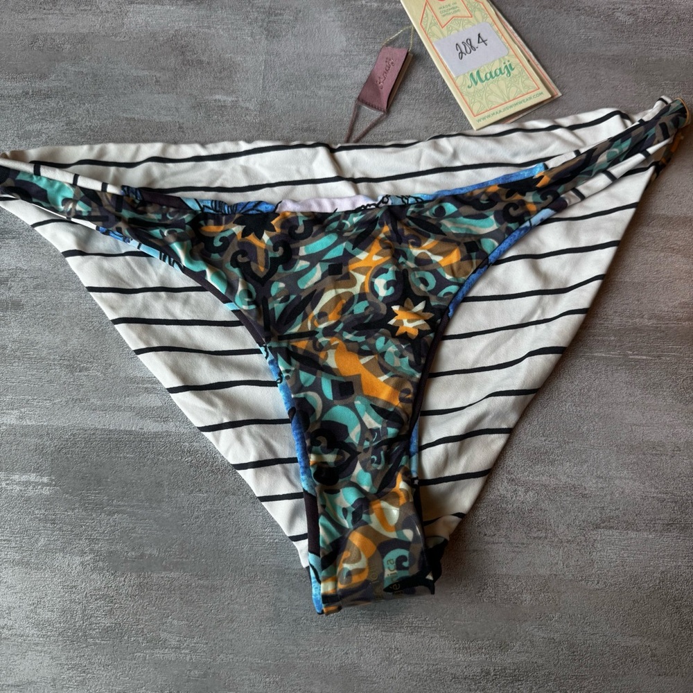 MAAJI SWIMWEAR Sierra Signature REVERSIBLE BIKINI BOTTOM (L) NWT $67 cheeky‎
